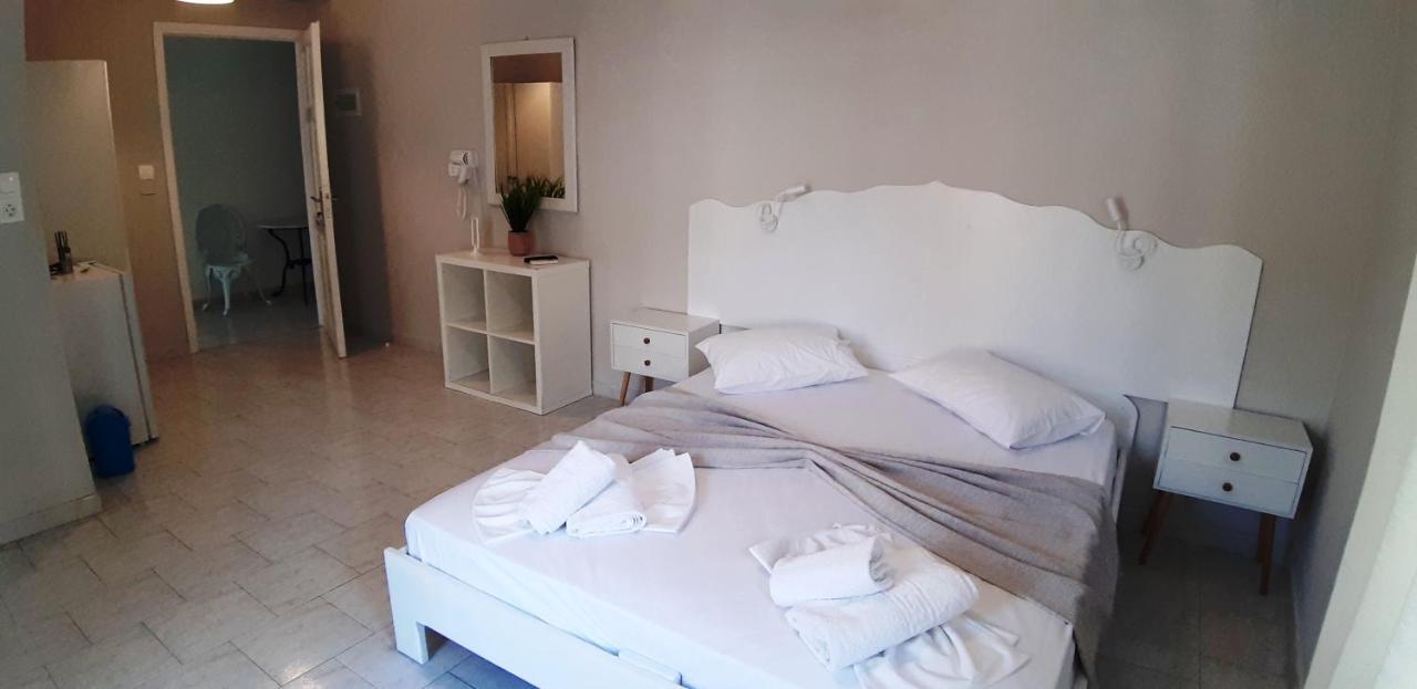 Blue & White Askeli Studios Poros Town Luaran gambar