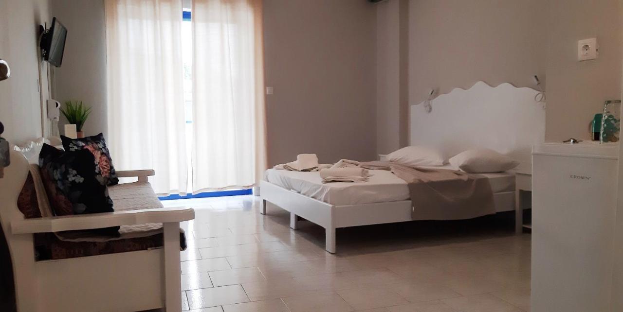 Blue & White Askeli Studios Poros Town Luaran gambar