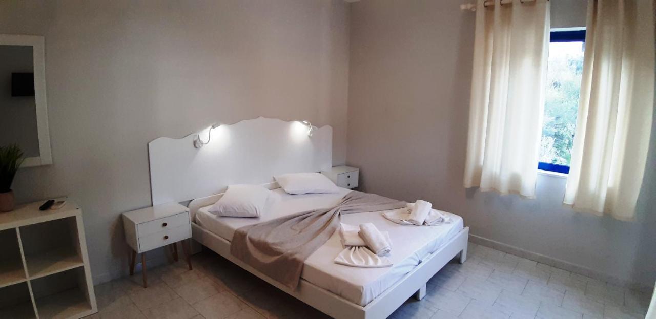 Blue & White Askeli Studios Poros Town Luaran gambar